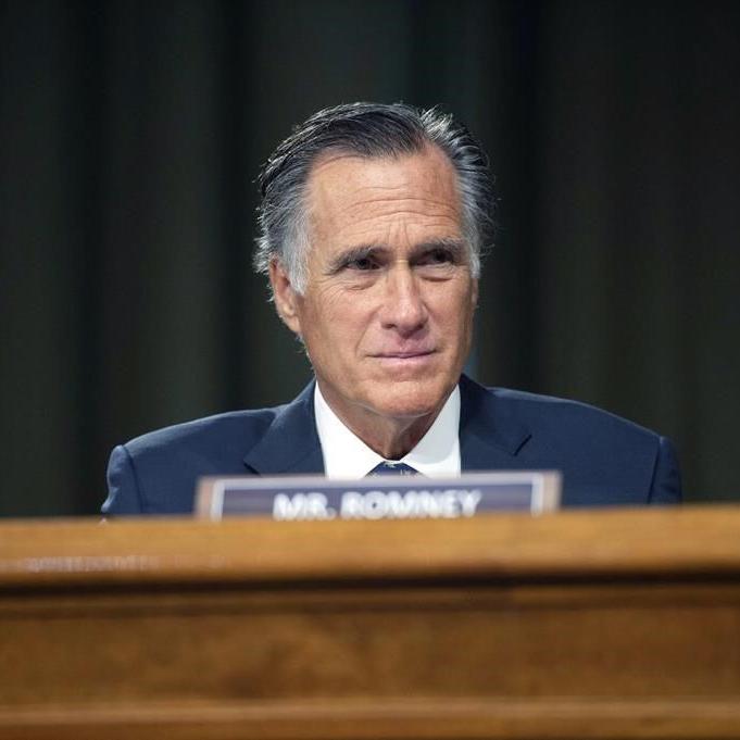 Romney, outspoken about his own party, weighs reelection run